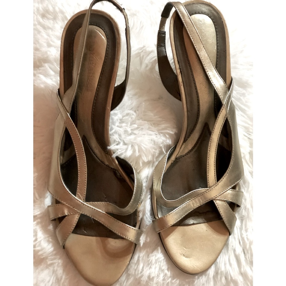 Soft Antique Gold Almost like silver Pump
